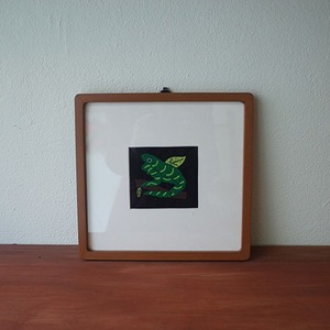 mola art frame (frog / green)