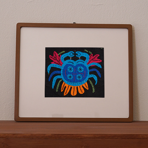 mola art frame (fish / blue crab L)